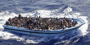 Immigrazione: Fregata Euro soccorre due barconi con 956 profughi