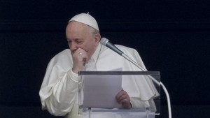 Papa Francesco durante l'Angelus a San Pietro