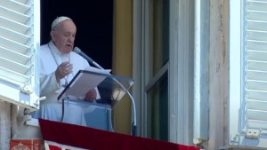 1a. papafrancesco_angelus_12luglio-