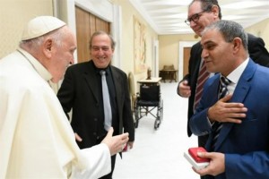 Il Papa con i due padri e Lorenzo Fazzini